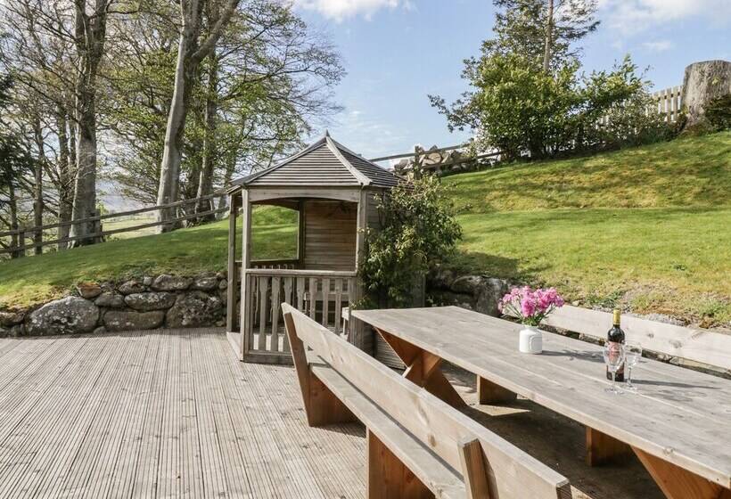 Cyffdy Cottage   Arenig