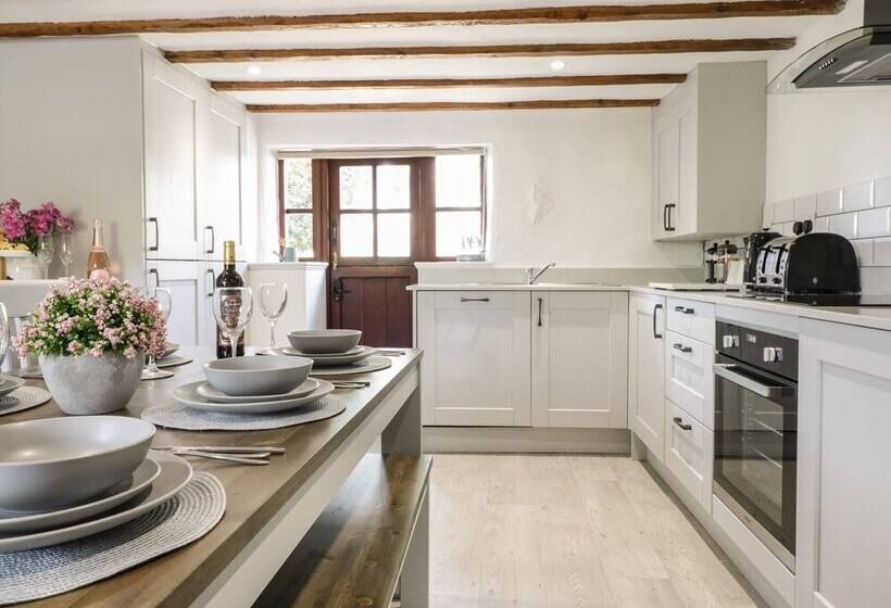 Cyffdy Cottage   Arenig