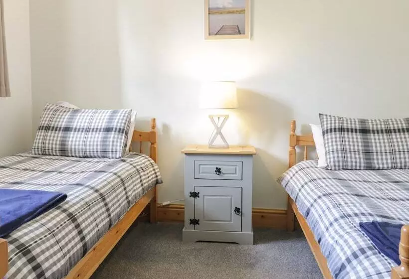 Cyffdy Cottage   Arenig