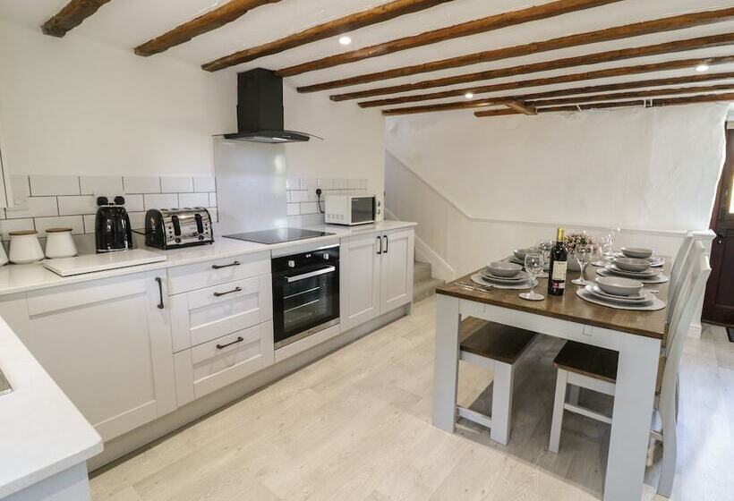 Cyffdy Cottage   Arenig