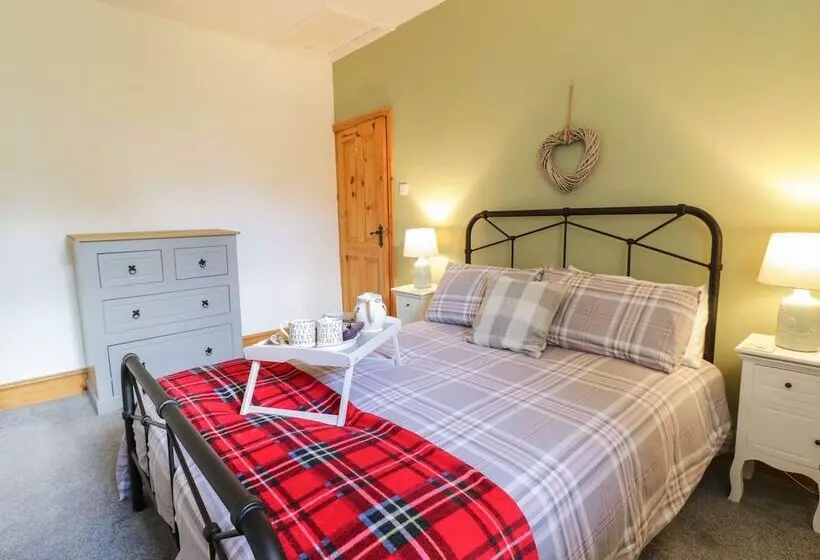 Cyffdy Cottage   Arenig
