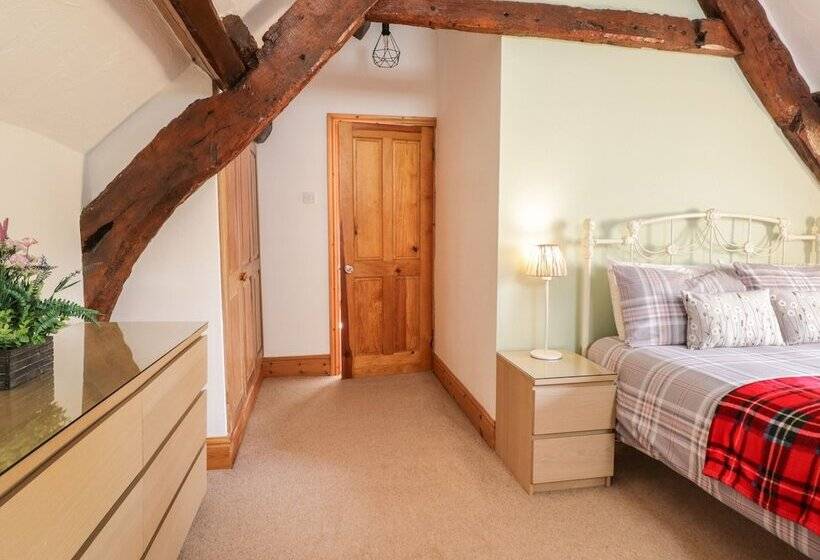 Cyffdy Cottage   Tegid