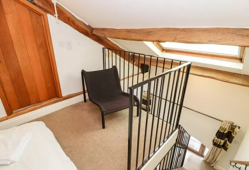 Saddleback Barn