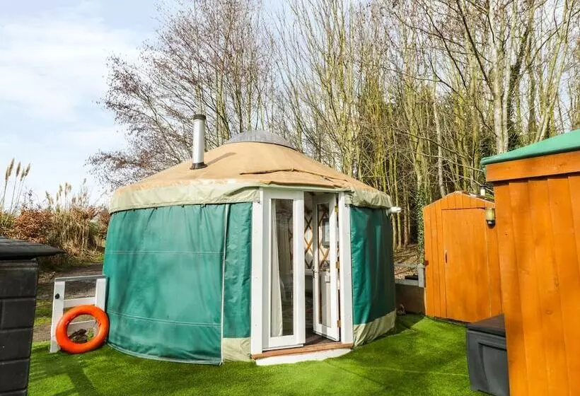 The Lakeside Yurt