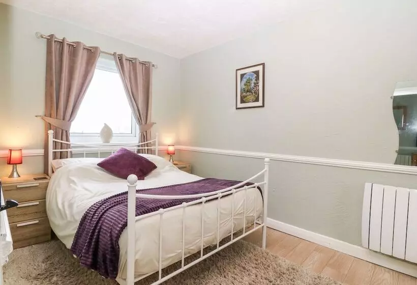 Ty Newydd Bach