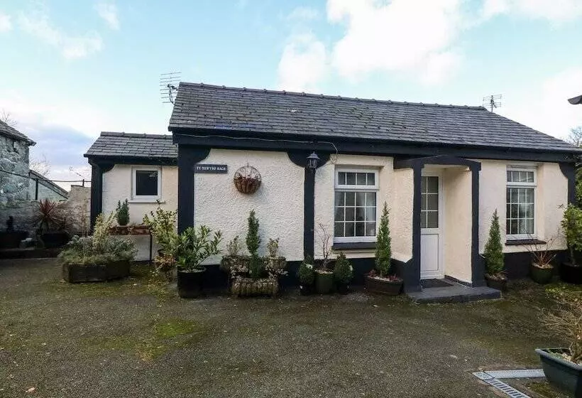 Ty Newydd Bach