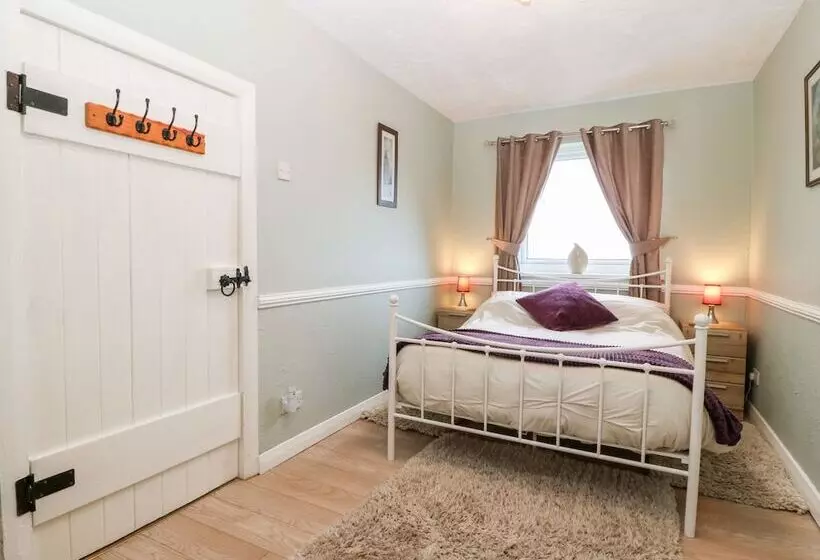 Ty Newydd Bach