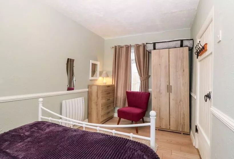 Ty Newydd Bach
