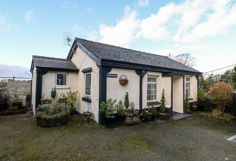 Ty Newydd Bach