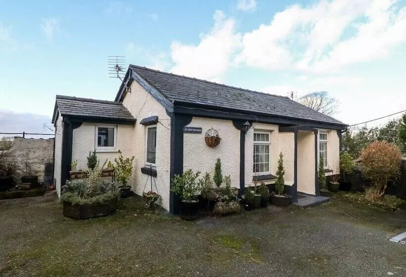 Ty Newydd Bach