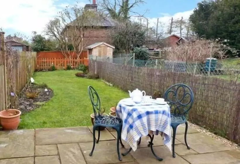 3 Apsley Cottages