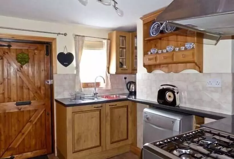 3 Apsley Cottages