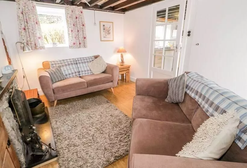 Bron Heulog Cottage