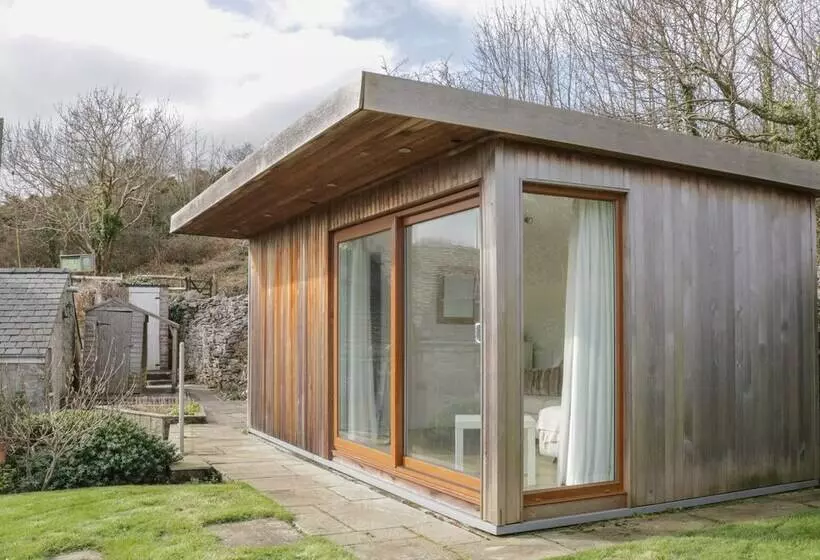 Bron Heulog Cottage