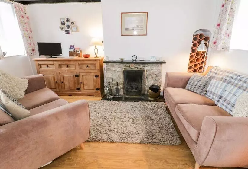 Bron Heulog Cottage