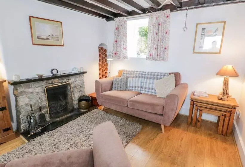 Bron Heulog Cottage