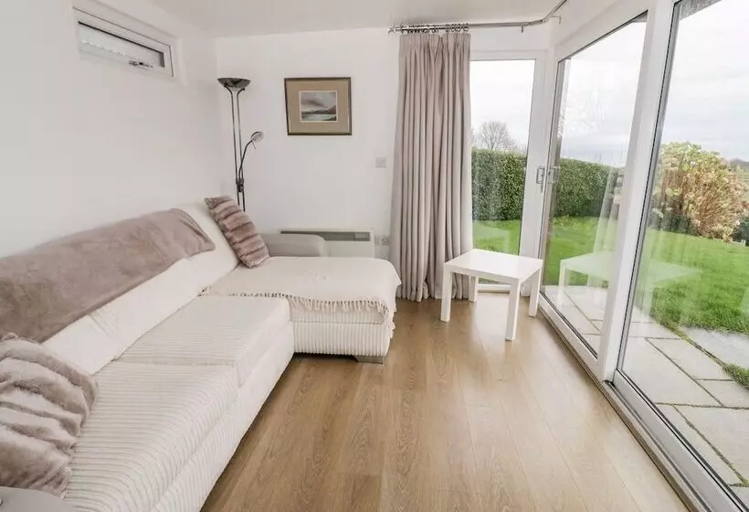 Bron Heulog Cottage