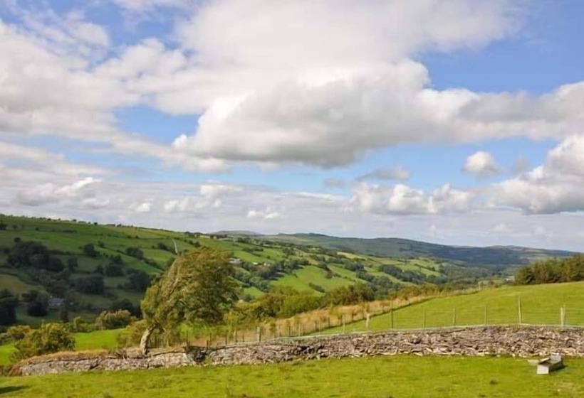 Hendre Aled Cottage 1