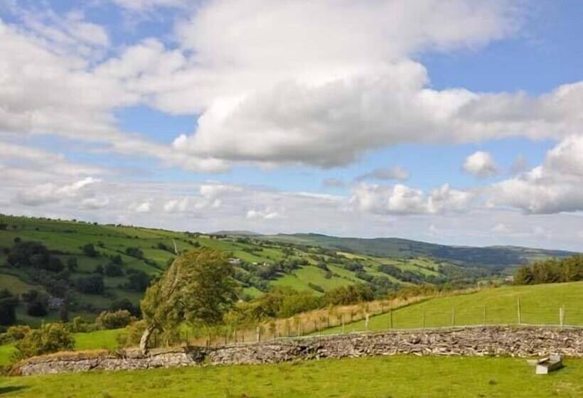 Hendre Aled Cottage 1