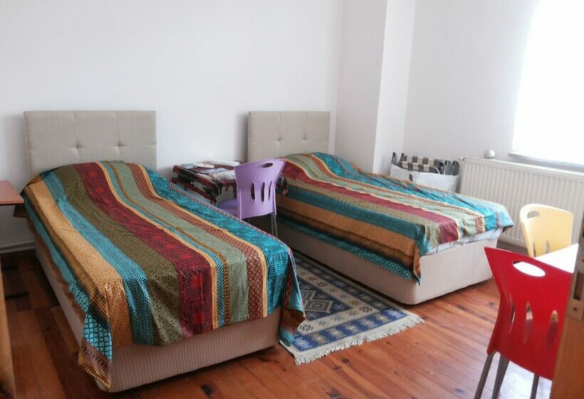 Adelante El Destino Adults Only Hostel