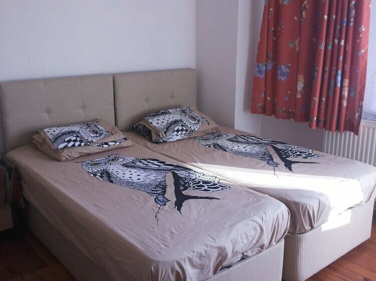 Adelante El Destino Adults Only Hostel