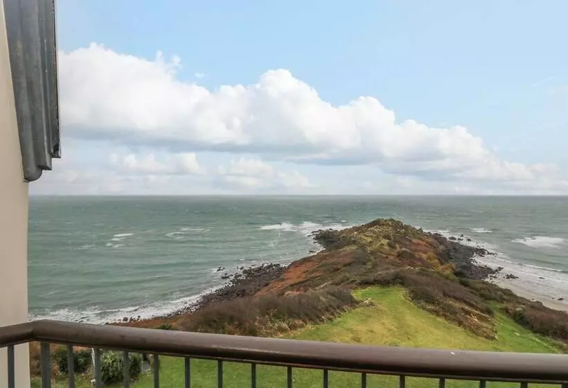 Headland Apt 17