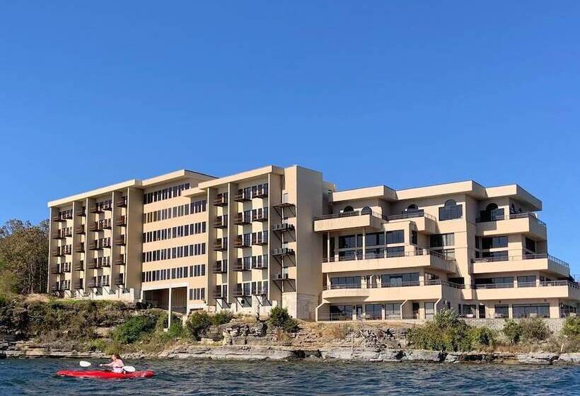 هتل D Monaco Luxury Resort