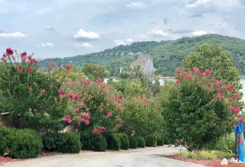 Hotelli D Monaco Luxury Resort