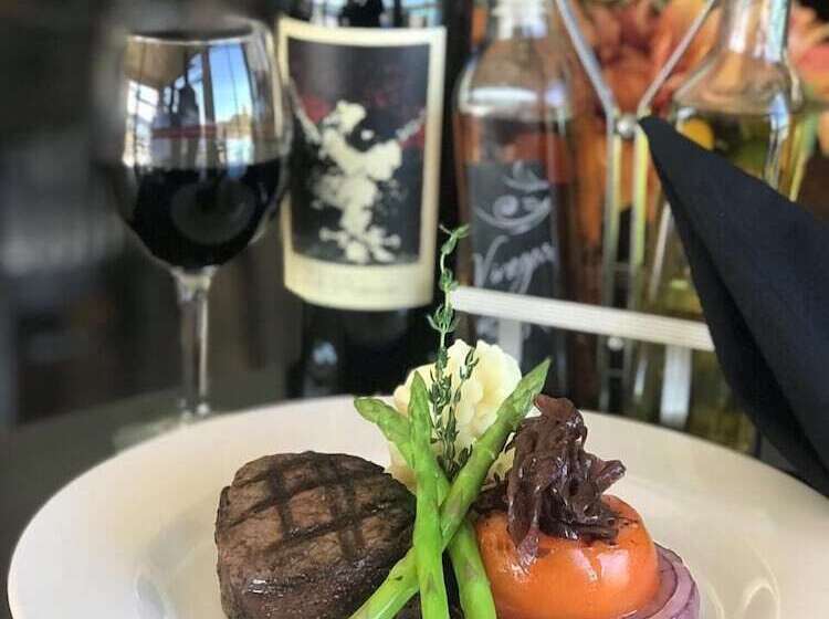 هتل D Monaco Luxury Resort