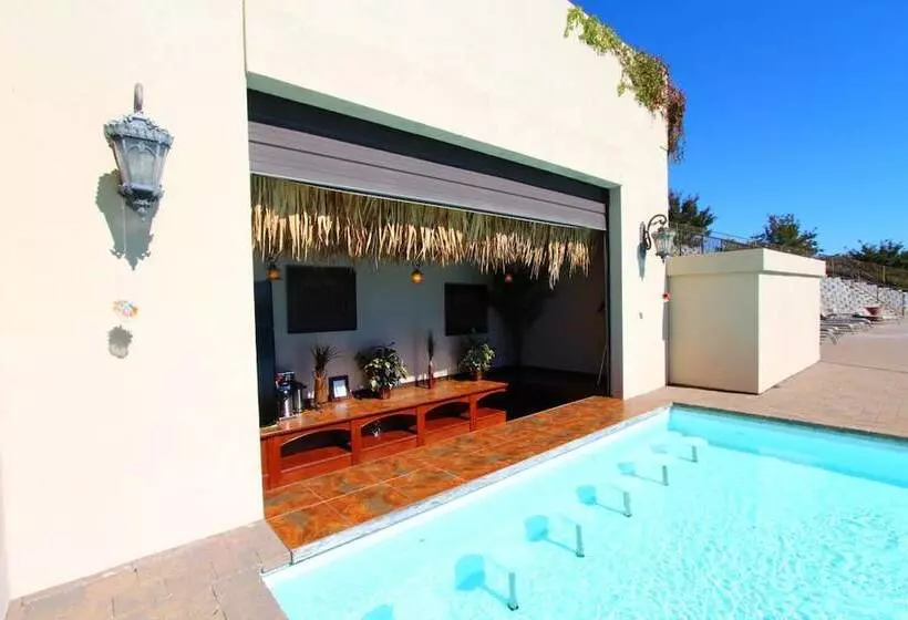 Hotelli D Monaco Luxury Resort