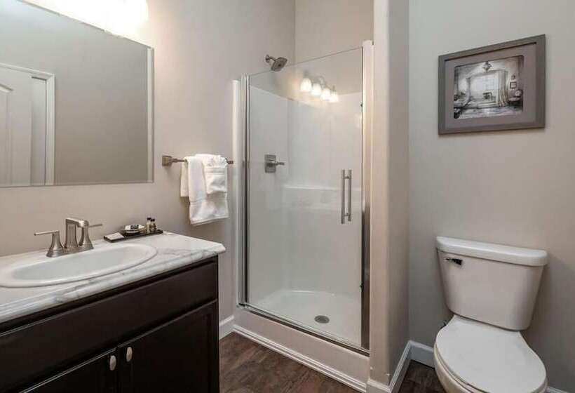 هتل D Monaco Luxury Resort