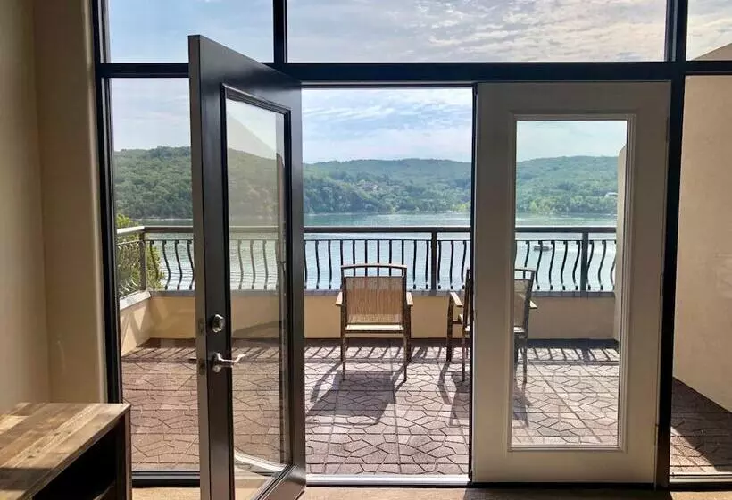 Hotelli D Monaco Luxury Resort