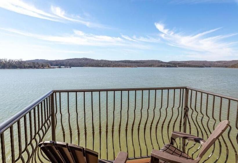 هتل D Monaco Luxury Resort