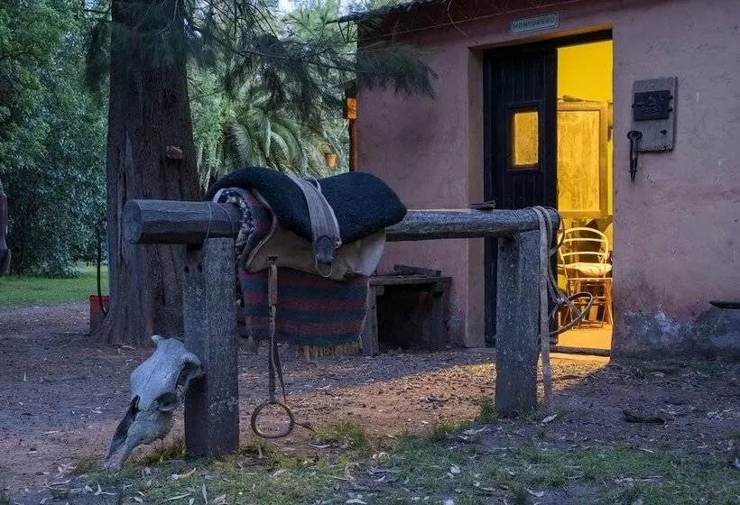 Hotelli Estancia La Bandada