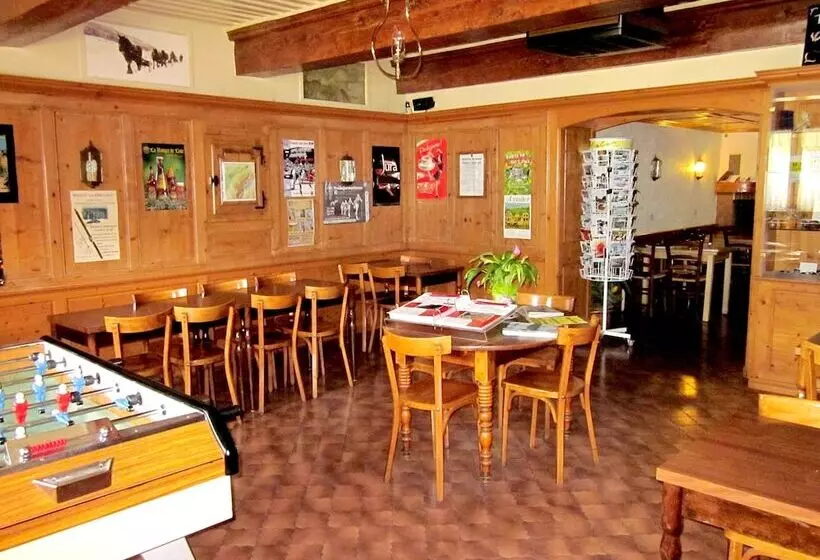 ホテル Logis Hôtel Les Bruyères