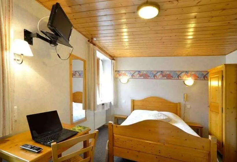 ホテル Logis Hôtel Les Bruyères