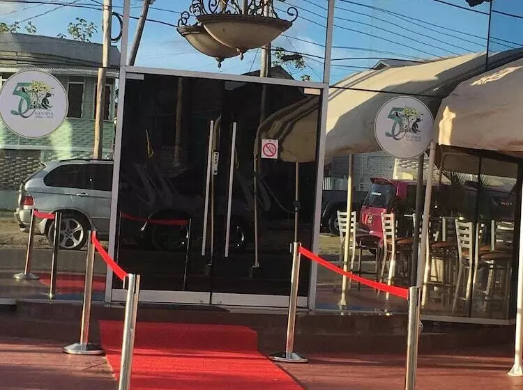 Hotel Millenium Manor