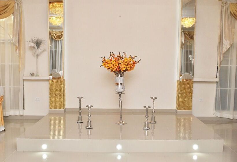 هتل Millenium Manor