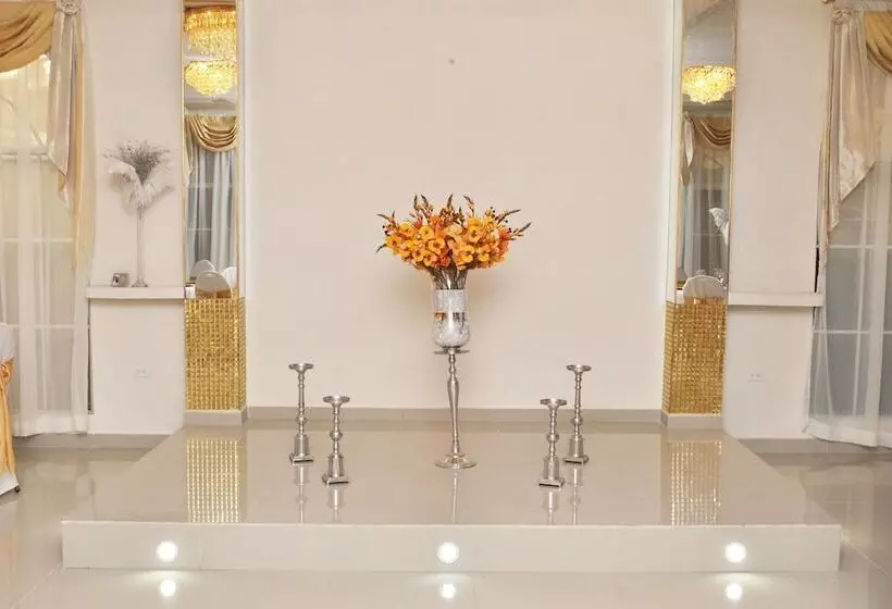 Hotel Millenium Manor