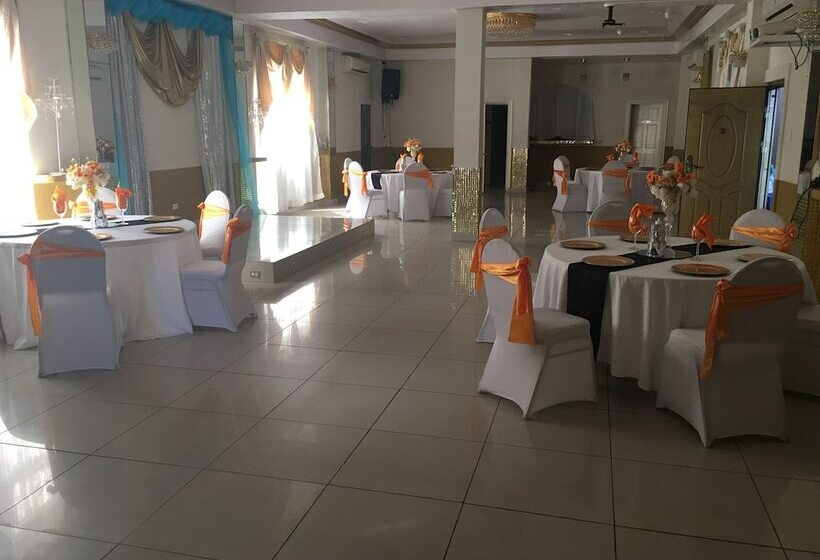 هتل Millenium Manor