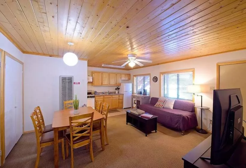 Hotelli Thunderbird Lodge