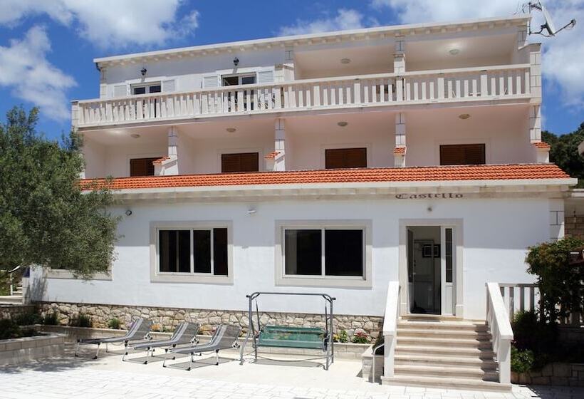 בית מלון כפרי Villa Castello