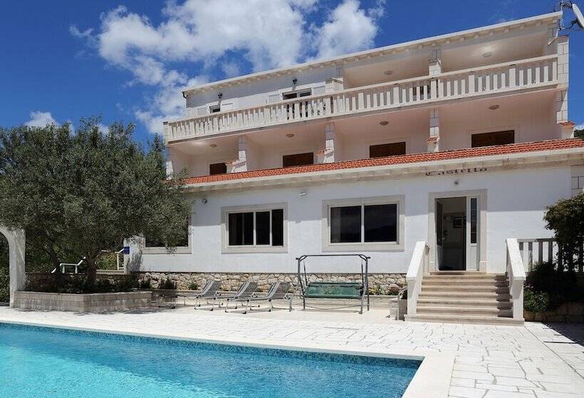 בית מלון כפרי Villa Castello