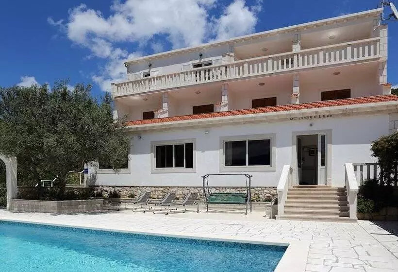 هتل Villa Castello