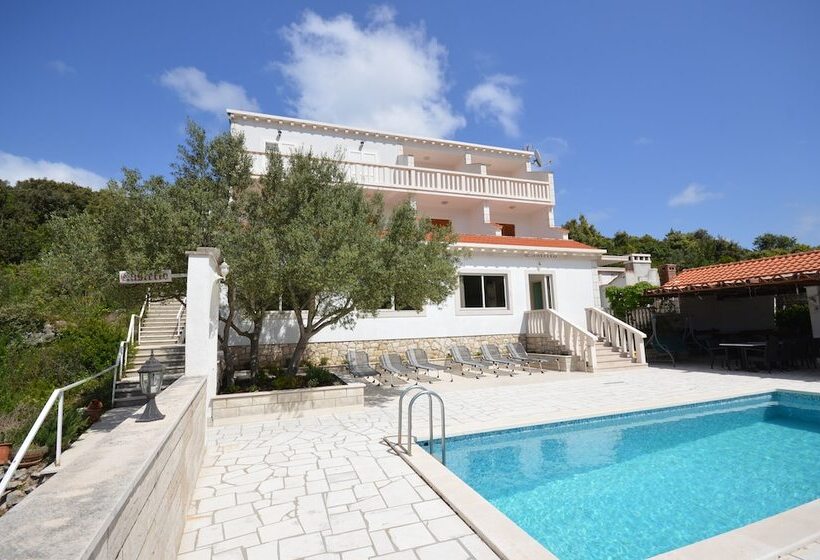 בית מלון כפרי Villa Castello