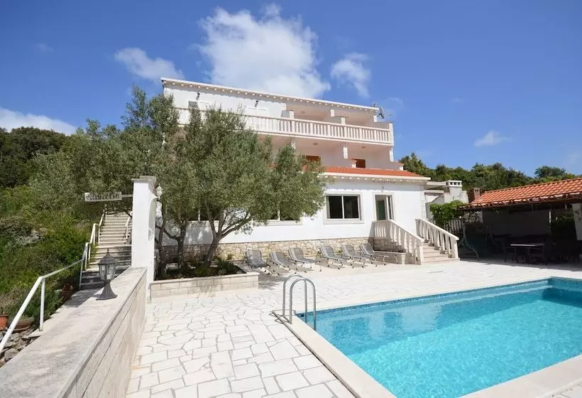 هتل Villa Castello