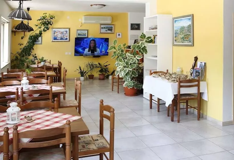 هتل Villa Castello