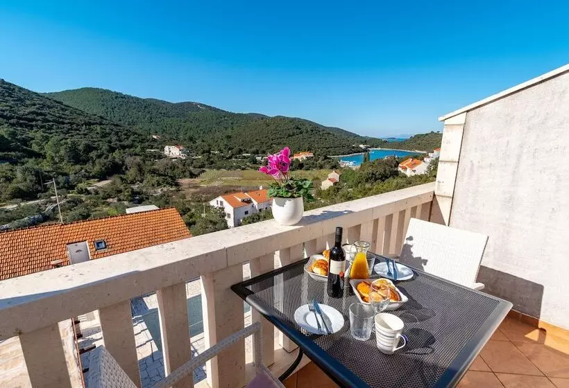 هتل Villa Castello