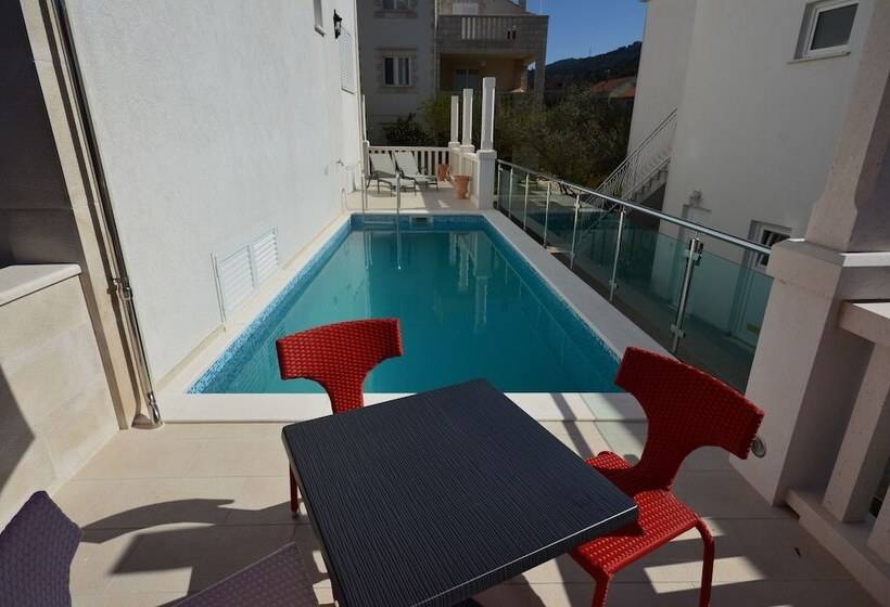 בית מלון כפרי Villa Castello