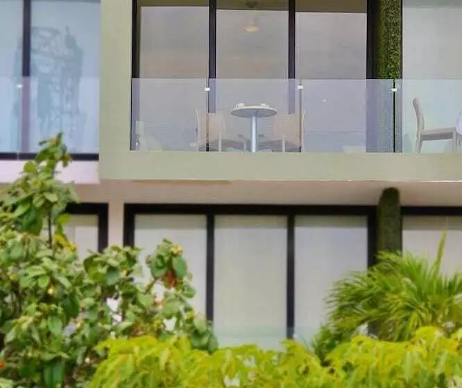 Menesse The City By Casago